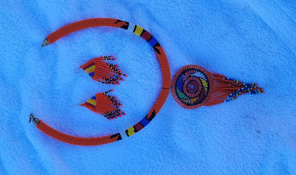 Beaded Necklace & Earrings image 0